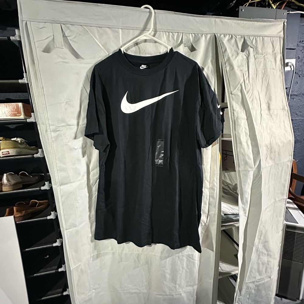 Nike Women's Black Short Sleeve Tee